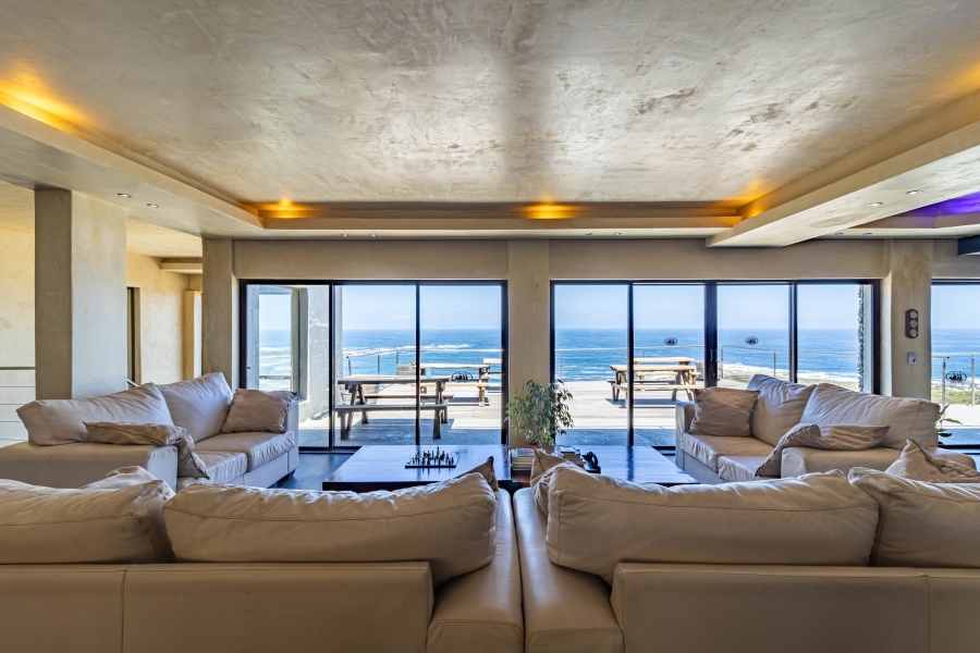 8 Bedroom Property for Sale in Pringle Bay Western Cape